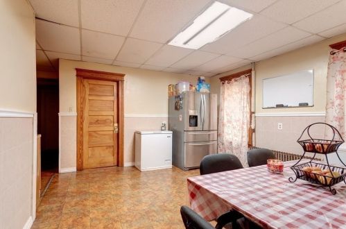 16 Harlow St, Worcester MA 01605-3321 exterior