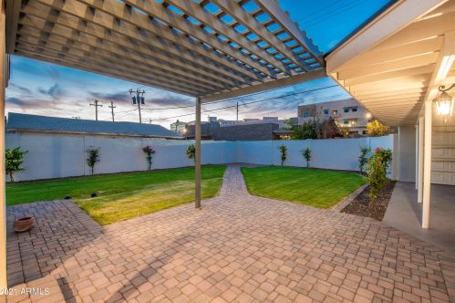 70 Edgemont Ave, Phoenix AZ 85035-2212 exterior