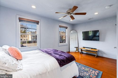 985 6th St, Philadelphia PA  19123-1405 exterior