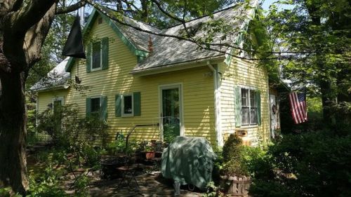 691 Bay Rd, Amherst MA  01002-3507 exterior