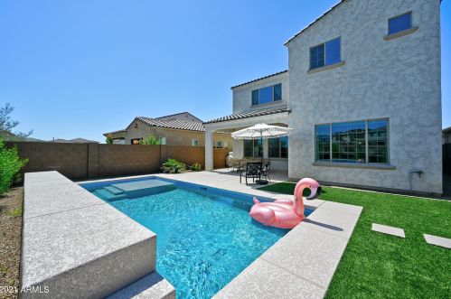 22029 33 Pl, Phoenix AZ 85018 exterior