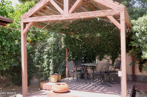 202 El Caminito Dr, Phoenix AZ  85020-3506 exterior