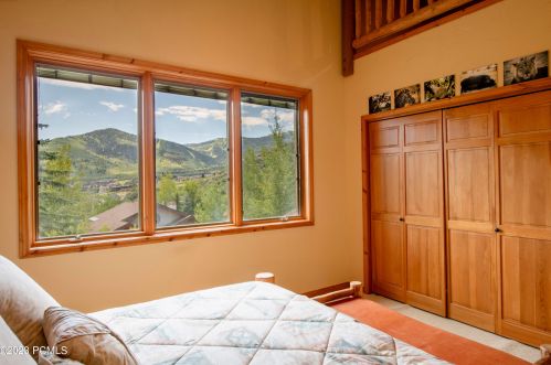 2068 Mahre Dr, Park City UT 84098-8508 exterior