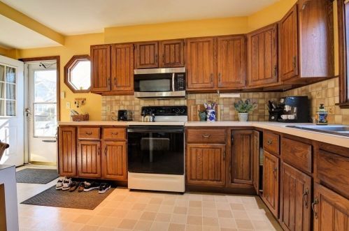 132 Elm Ave, Quincy MA 02170-2939 exterior