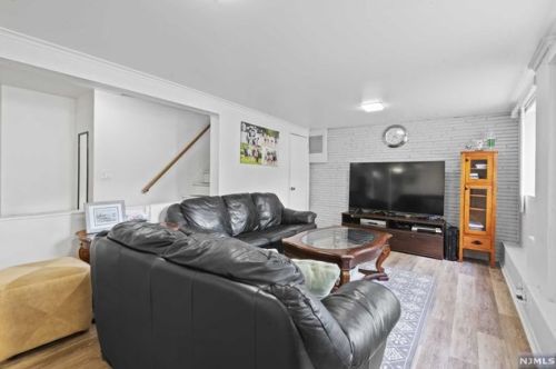 32 Deacon Pl, Cresskill NJ  07626-1139 exterior