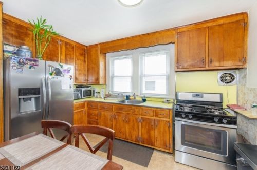 54 Malone Ave, Belleville, NJ 07109-2633