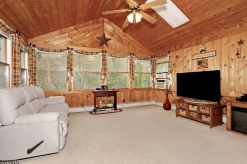 17 Russell Rd, Skyline Lakes NJ 07456-2230 exterior