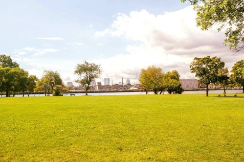 49 Breakwater Dr, Chelsea MA 02150-4009 exterior