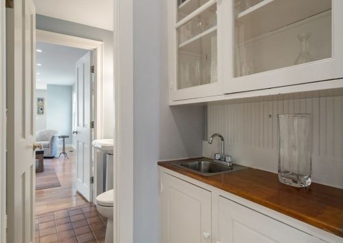 136 Village Ave, Dedham MA  02026-4224 exterior