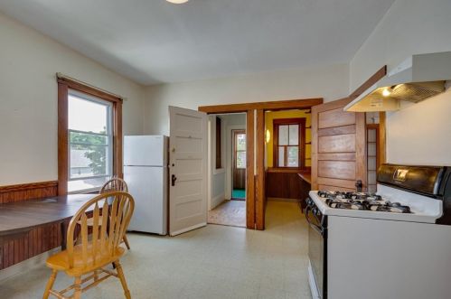 3 Beacon St, Quincy MA 02169-7117 exterior