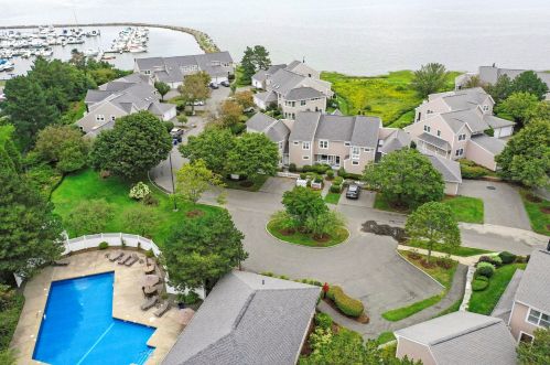 5 Ketch Ln, Quincy MA 02171 exterior