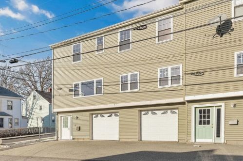 68 Gledhill Ave, Everett, MA 02149-4049