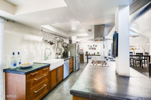 3001 Clinton St, Phoenix AZ 85029-4235 exterior