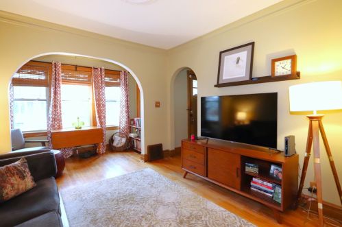 1403 Kenilworth Ave, Forest View, IL 60402-1237