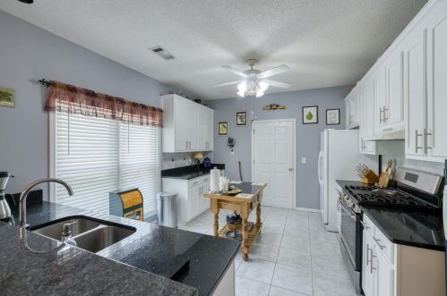 113 Windsor Cir, Stockbridge GA 30281-1864 exterior