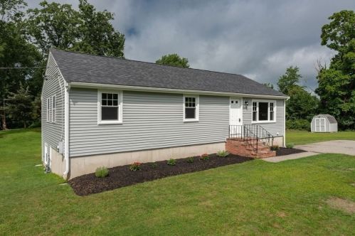 1364 Cohannet St, Taunton MA  02780-7136 exterior