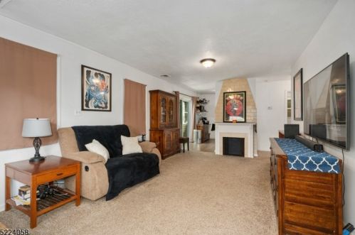 350 Skyline Lk Dr, Skyline Lakes NJ 07456-1952 exterior