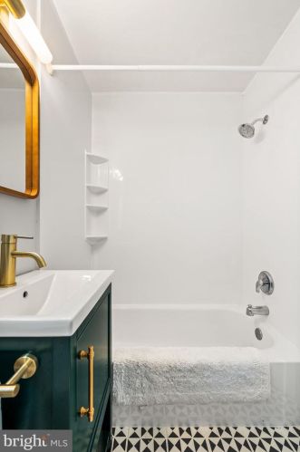 864 20th St, Philadelphia PA  19130-2025 exterior