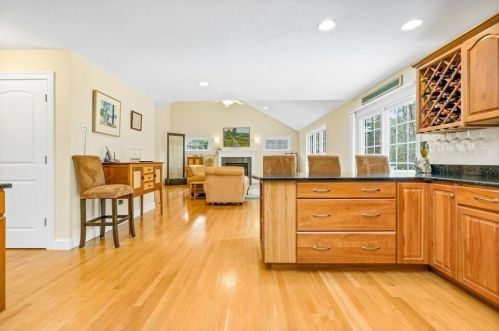 91 Maple Spg Rd, Wareham MA 02571-1202 exterior