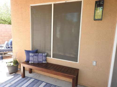 3041 Blackhawk Dr, Phoenix AZ 85050-4821 exterior