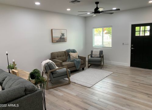 2022 22 Pl, Phoenix AZ 85042-8100 exterior