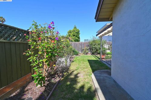 14297 Tiburon Rd, San Leandro CA 94577-6536 exterior