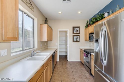 1412 Dunbar Dr, Phoenix AZ 85041-6113 exterior