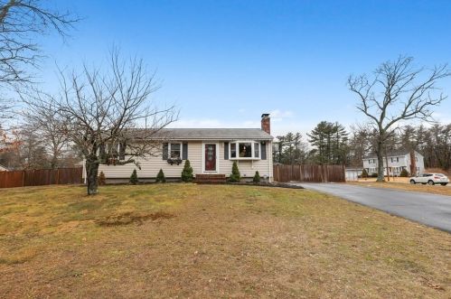 83 Colonial Dr, Taunton MA 02780-3801 exterior