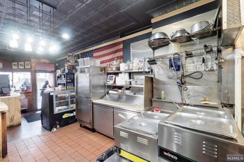 264 Davis Ave, Kearny NJ 07032-3402 exterior