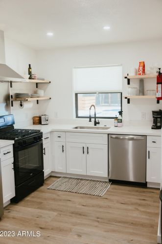 2635 Clarendon Ave, Phoenix AZ 85018-5958 exterior