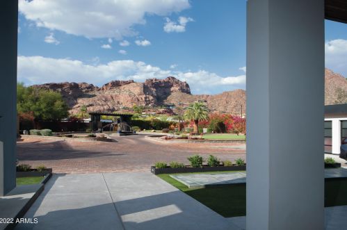 4621 Camelback Rd, Phoenix AZ 85033-1534 exterior