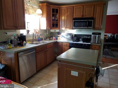 111 Ladds Ln, West Deptford NJ 08093-2319 exterior