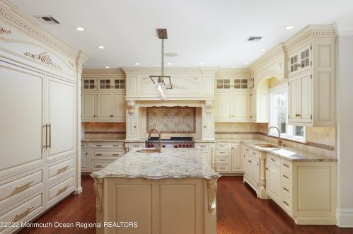 21 Vista Dr, Little Silver NJ  07739-1611 exterior