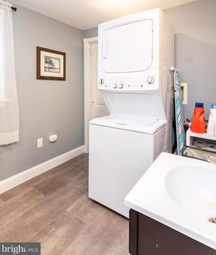 1366 Georgia Ave, West Deptford NJ 08093-1924 exterior