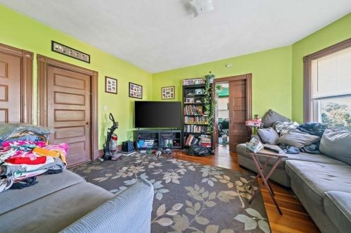 2 Town Hill St, Quincy MA 02169-6417 exterior