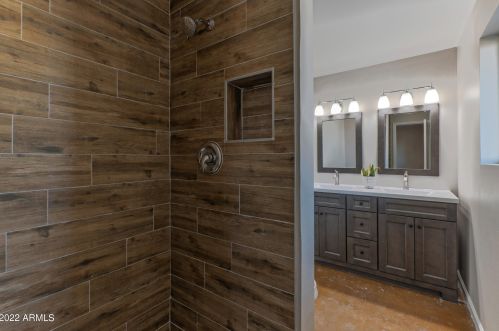 1612 Euclid Ave, Phoenix AZ 85042-8122 exterior