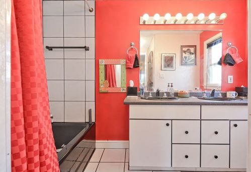 208 Cherry St, Newton MA 02465-1246 exterior