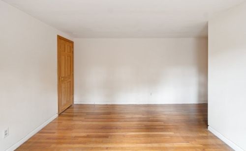 1086 Burt St, Taunton MA 02780-5166 exterior