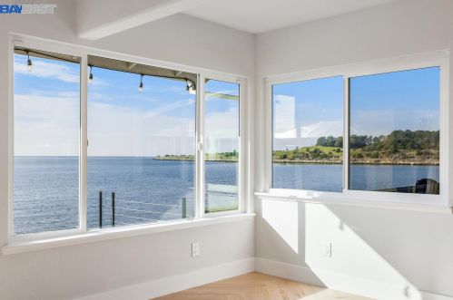 13095 Neptune Dr, San Leandro CA  94577-3130 exterior