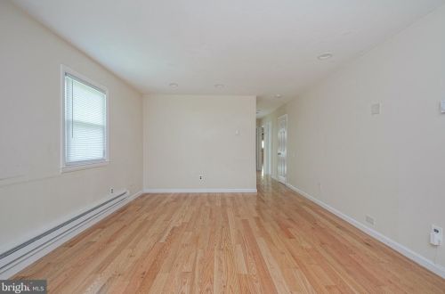 409 Mantua Ave, West Deptford NJ 08066-1277 exterior