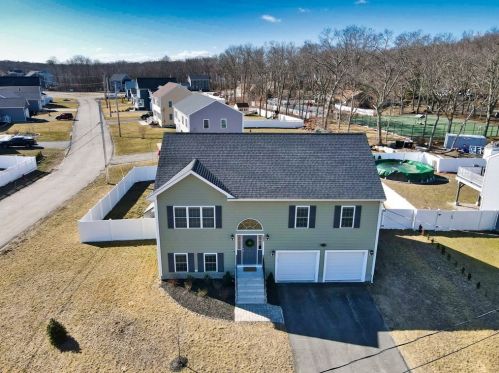 341 Courtney St, Fall River, MA 02720-6702