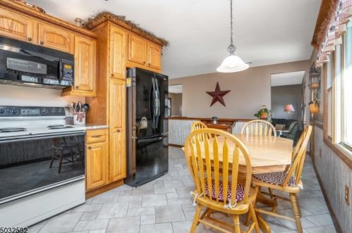 75 Dawn Rd, Milford NJ 08848-1112 exterior