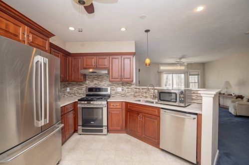 119 Tyson Commons Ln, Braintree, MA 02184-8260