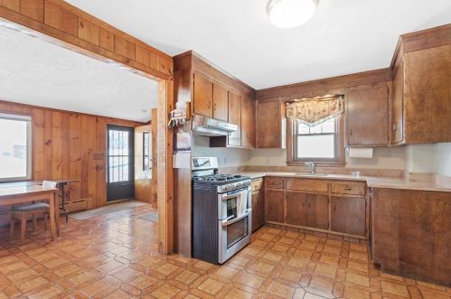 168 Linwood Ave, Newton MA 02460-1429 exterior