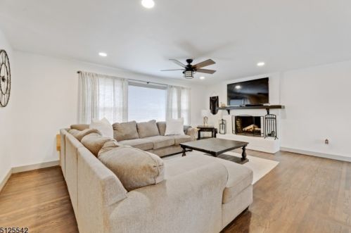 13 Fairview Dr, East Hanover NJ  07936-3506 exterior