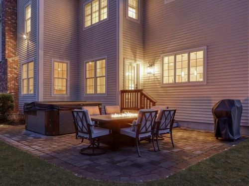 51 Mann Ave, Needham MA 02492-4533 exterior