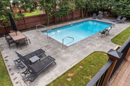 123 Blue Hill River Rd, Milton, MA 02186-5206