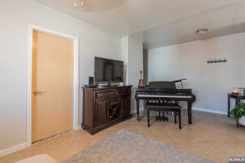 54 Carmer Ave, Belleville, NJ 07109-2841