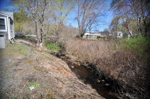 152 Marion Rd, Wareham MA 02571-1460 exterior