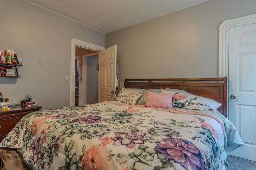 285 Earle St, New Bedford MA 02746-1814 exterior